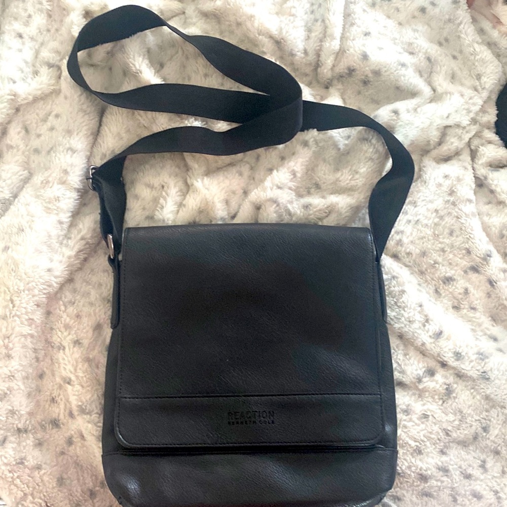 Kenneth Cole tablet purse
